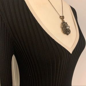 🌺WHBM SZ L fits like M sweater w/ no Flaws🌺